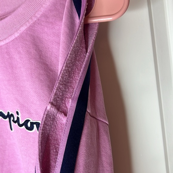 Champion Women's Pink Sweatshirt ✅NEW - Picture 4 of 9